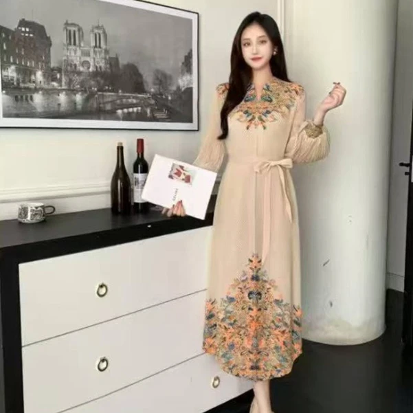 新款三宅龙鳞褶印花长袖连衣裙泡泡袖气质优雅时尚V领连衣裙秋款
