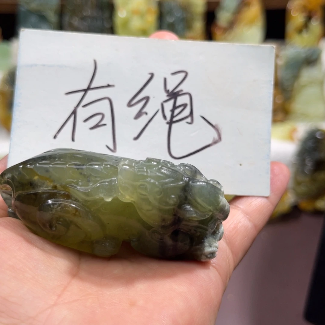 未镶嵌蛇纹石玉颈饰