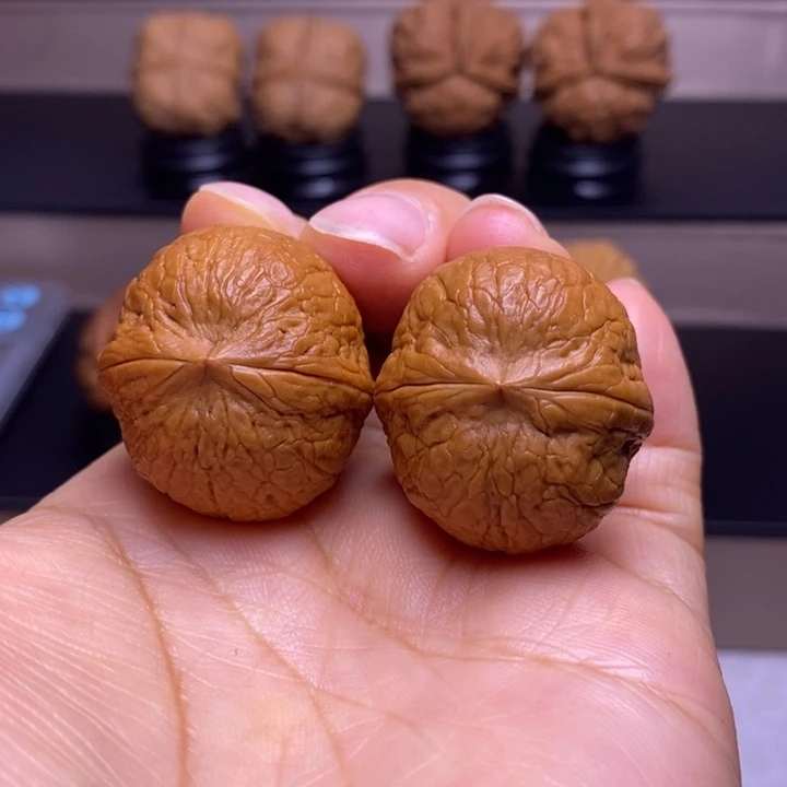 文玩核桃把件粗筋铁蛋32