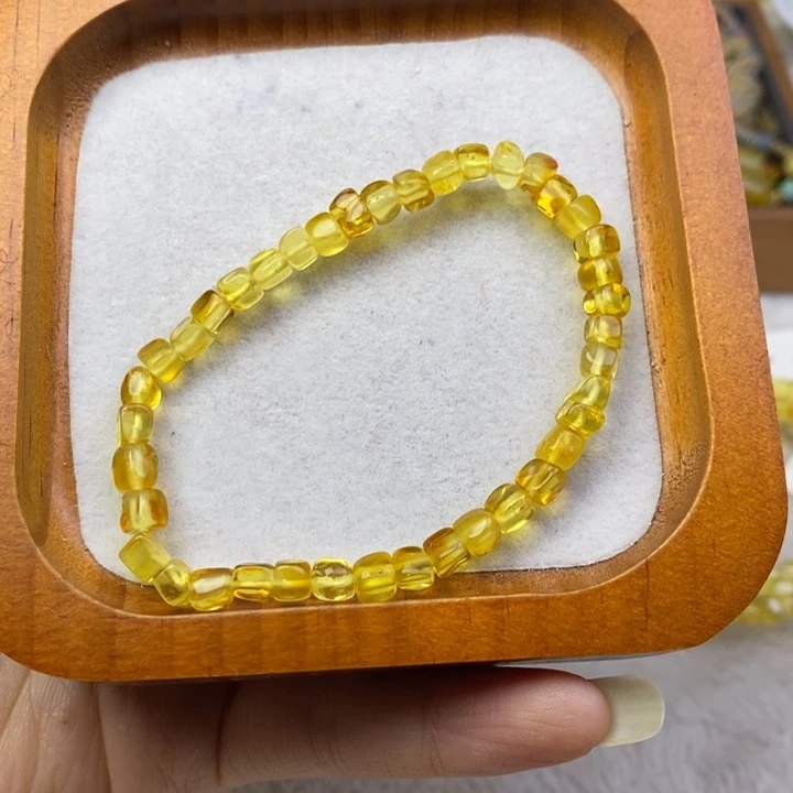 蜜蜡未镶嵌裸石尺寸5，个别微瑕