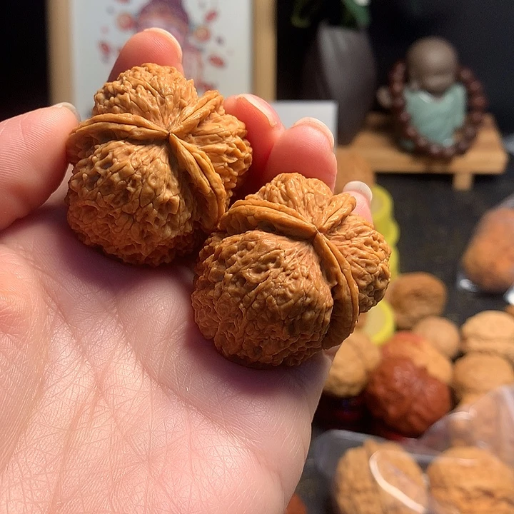 吊坠桃核蚂蚁纹三棱41尺