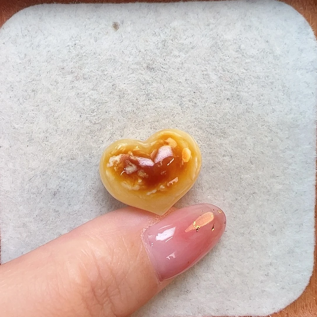 伊****琥珀未镶嵌珠宝奇石