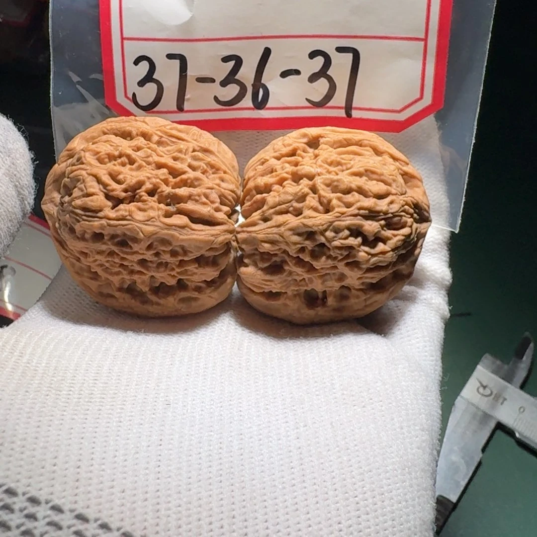 文玩核桃把件77号拧花s