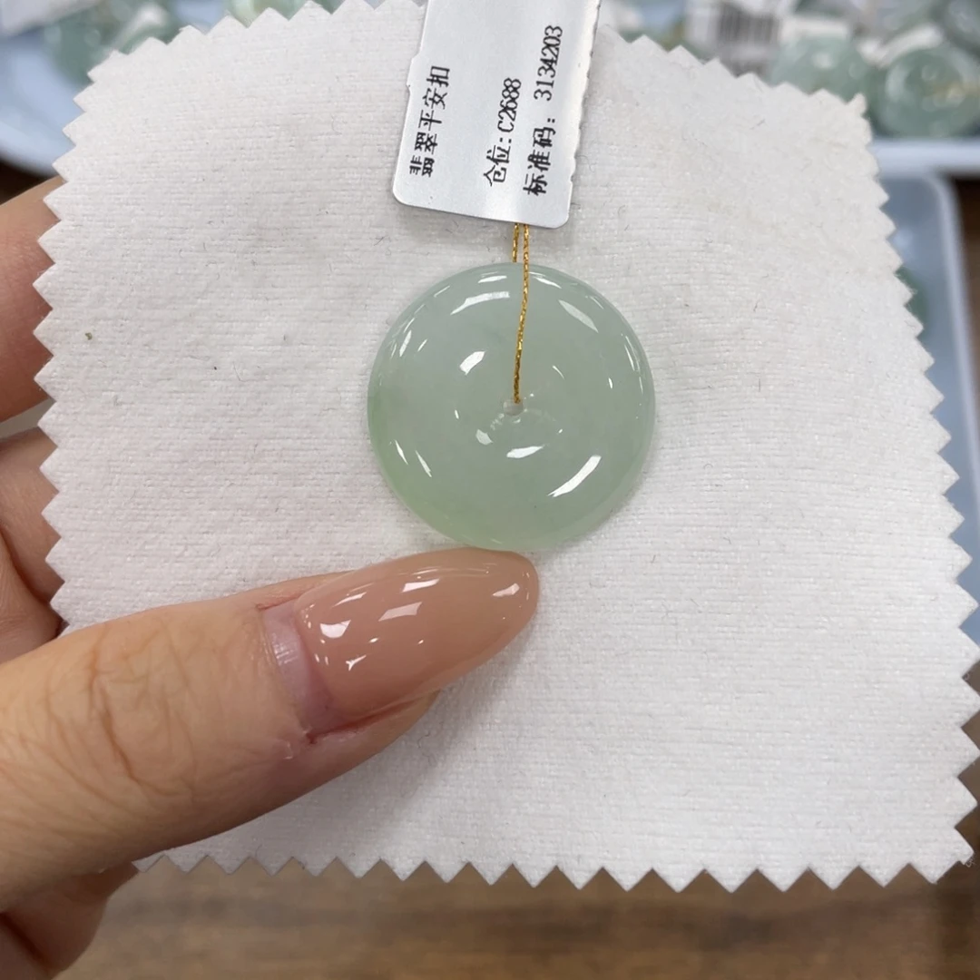 翡翠未镶嵌颈饰平安扣