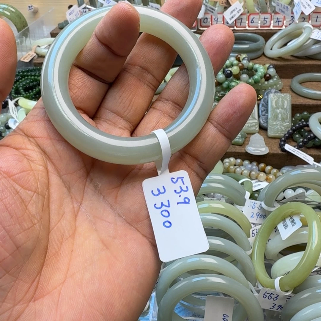 安***彤和田玉未镶嵌手镯