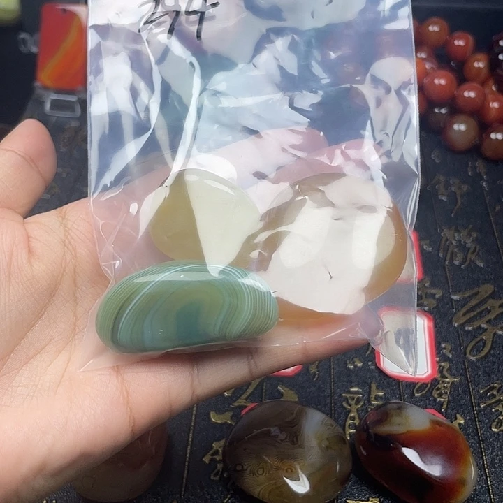 用***3玛瑙/玉髓未镶嵌珠宝半成品