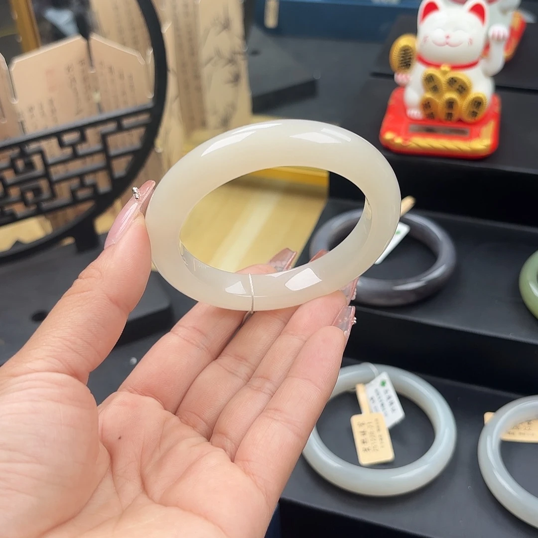 和田玉（糖玉）未镶嵌手镯