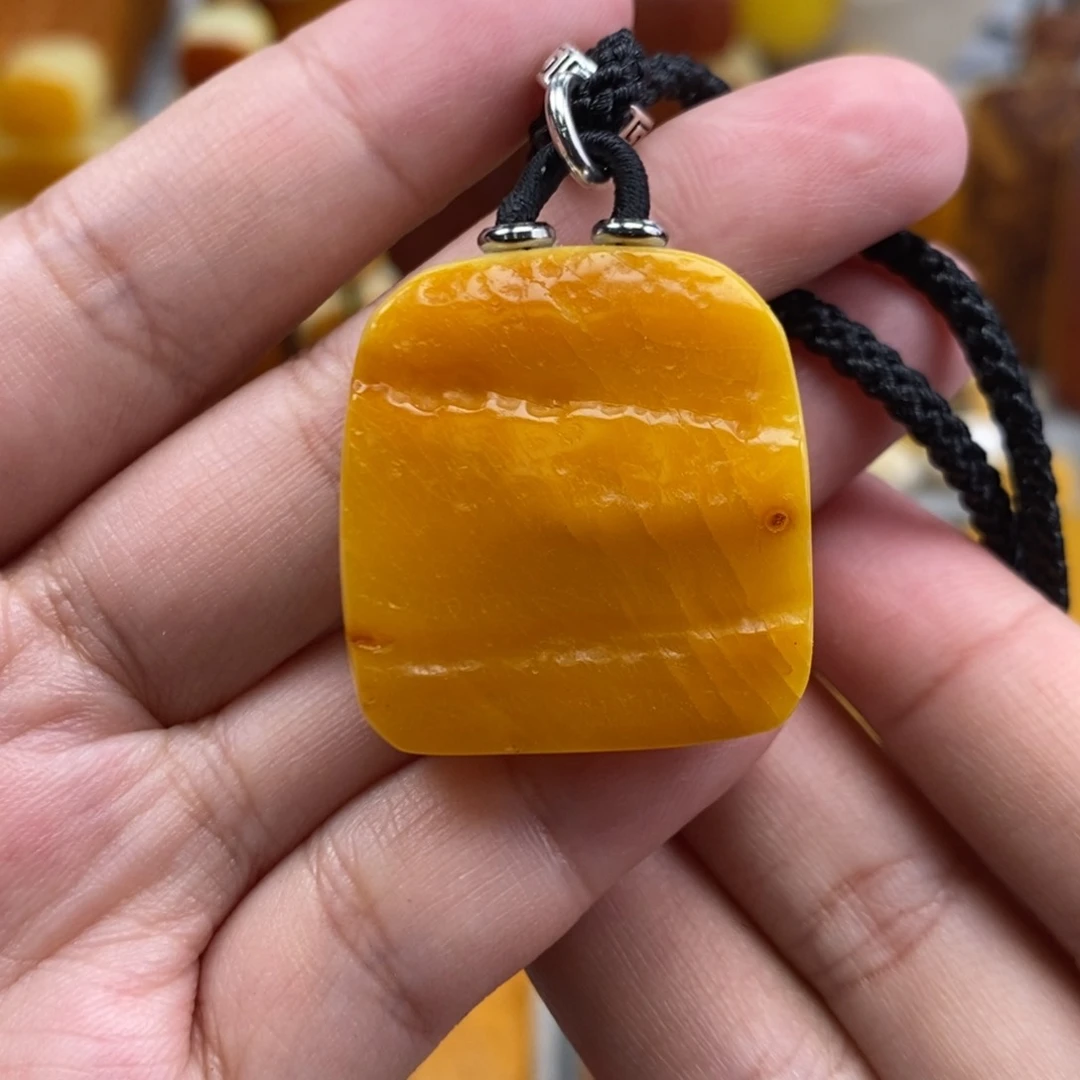 琥珀吊坠(赠链)未镶嵌