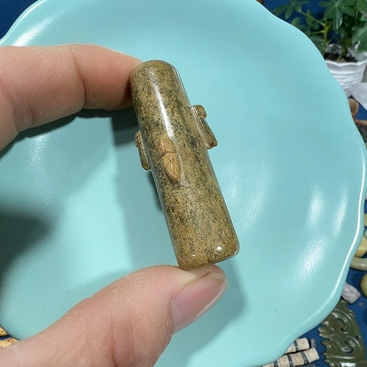 透闪石质玉未镶嵌挂件