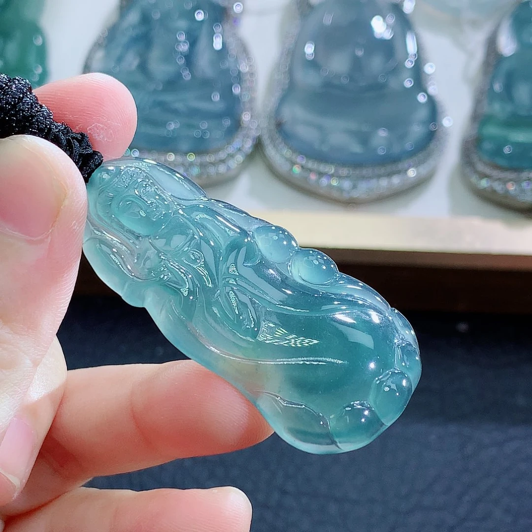 翡翠挂件未镶嵌翡翠