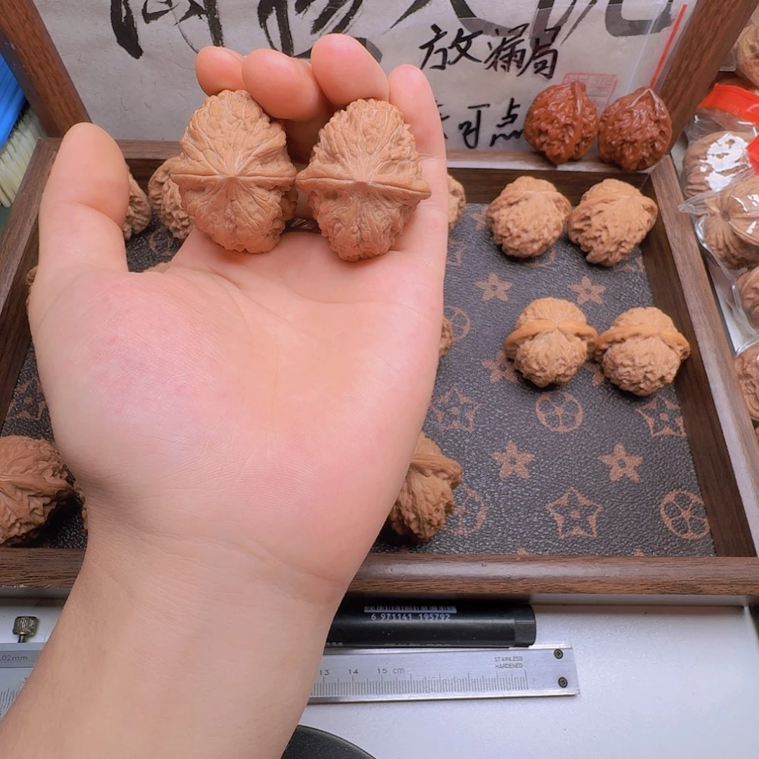 文玩核桃吊坠凹底