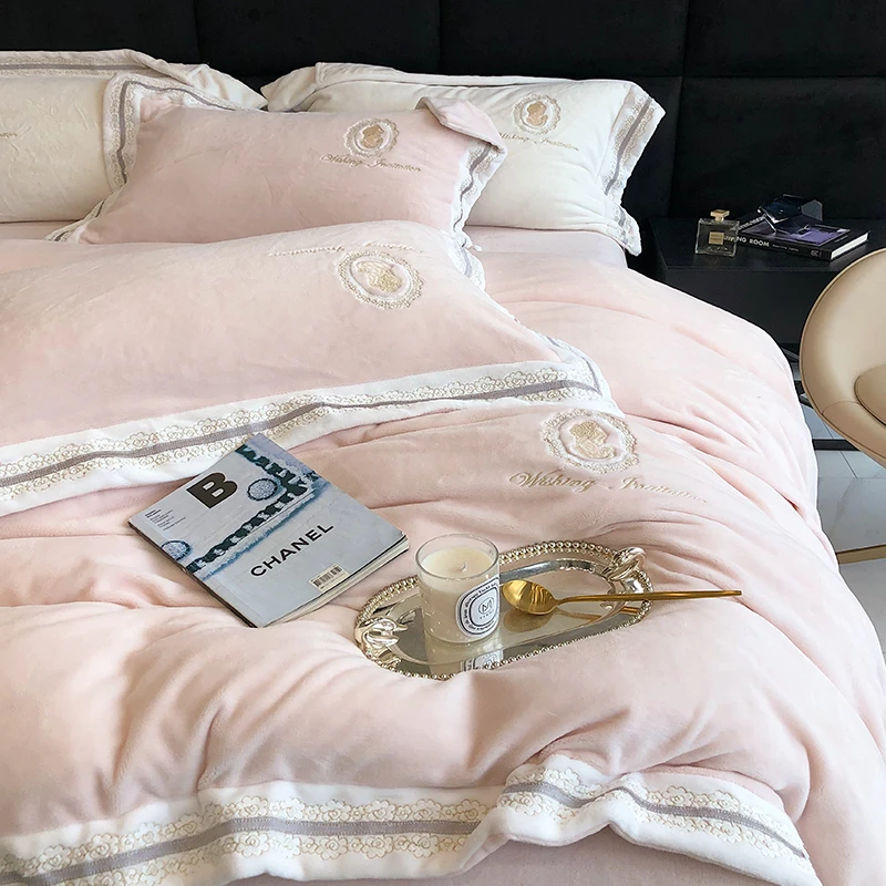 喜兹 温莎夫人 韩公主绒四件套防寒牛奶绒加厚保暖刺绣不掉毛静电