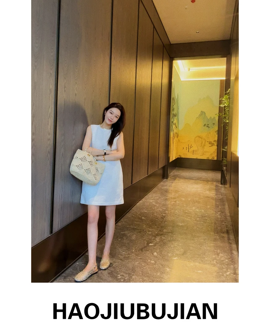 好久不见白色简约无袖连衣裙