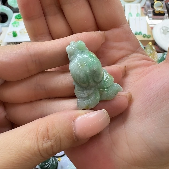 翡翠未镶嵌颈饰黄加绿金鱼