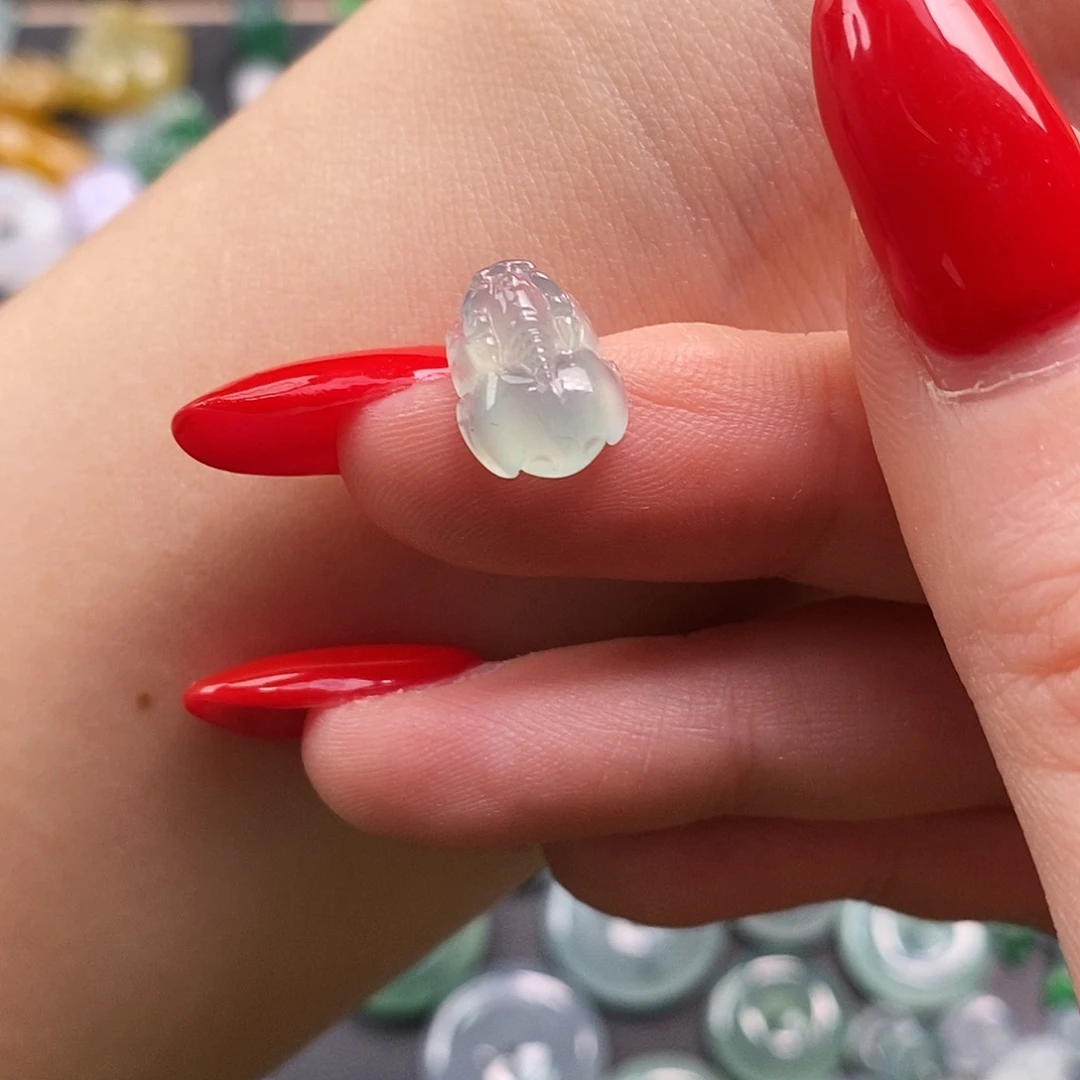 翡翠未镶嵌颈饰貔貅