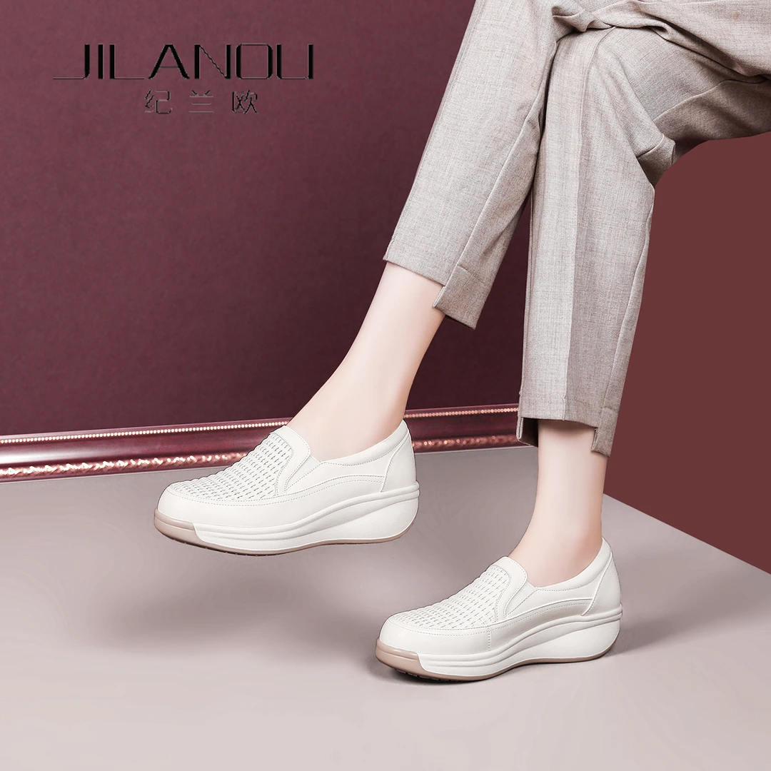 白色真皮软底乐福鞋女2025秋新款厚底妈妈女鞋不累脚轻便休闲单鞋