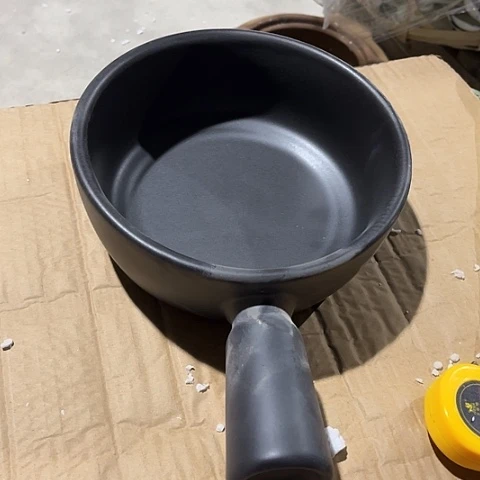 微瑕，明火，口径19，高7变形缺瓷，严重拖釉