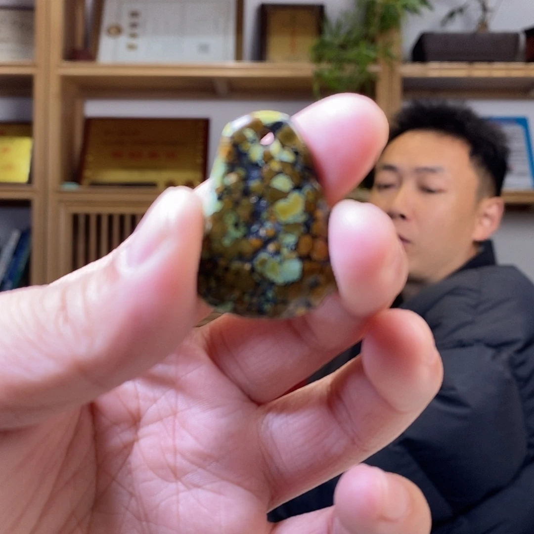 绿松石未镶嵌随型吊坠