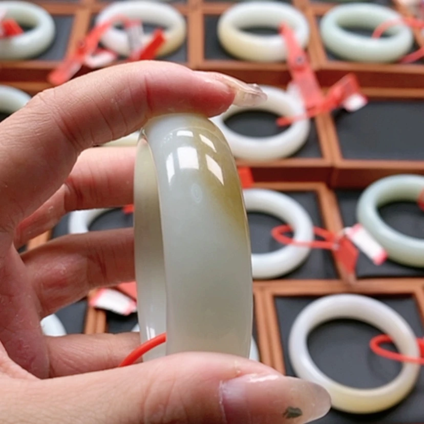 【闪购商品】未镶嵌手镯和田玉