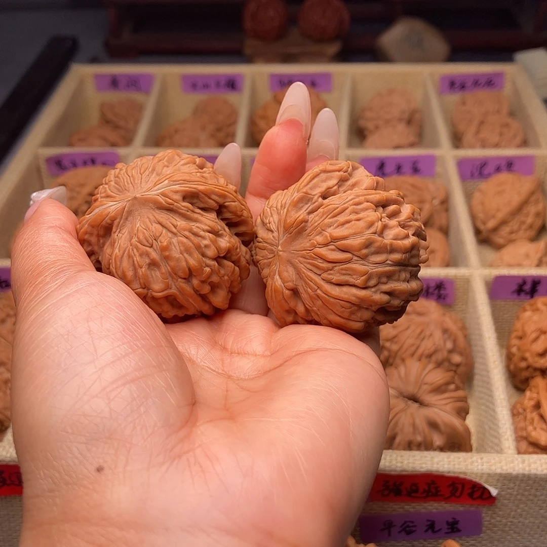 梁***皓把件文玩核桃至尊楼