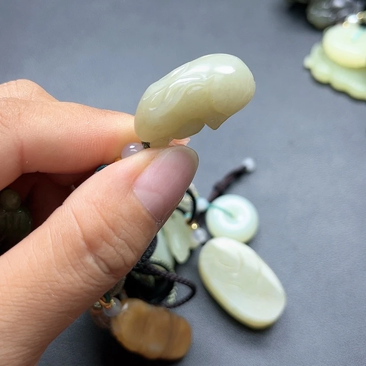 【闪购商品】颈饰未镶嵌和田玉