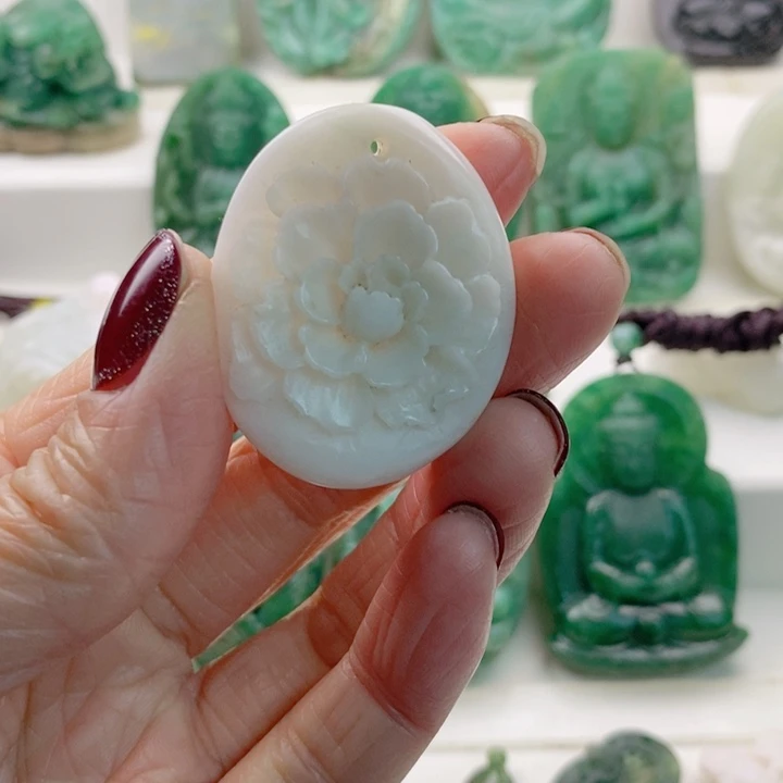 独山玉未镶嵌颈饰