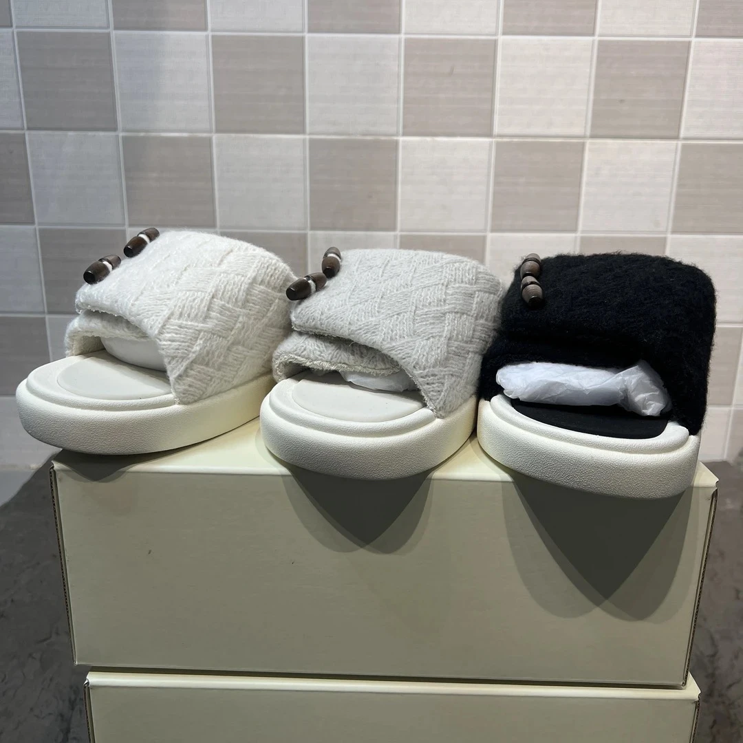 楼下-ZX时尚休闲风牛角扣魔术贴外穿一字拖鞋凉鞋