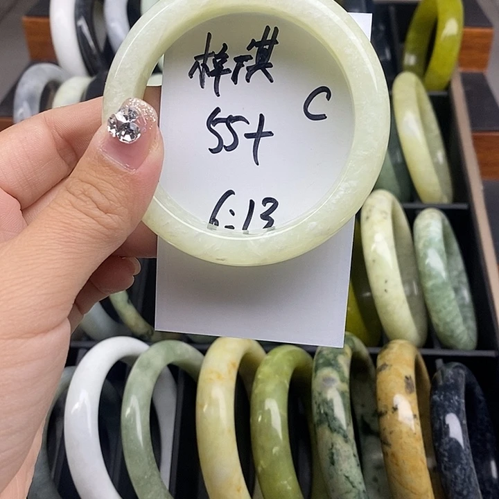 梓***淇蛇纹石玉未镶嵌手镯