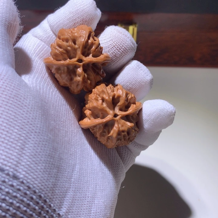 文玩核桃把件出*阳磬石