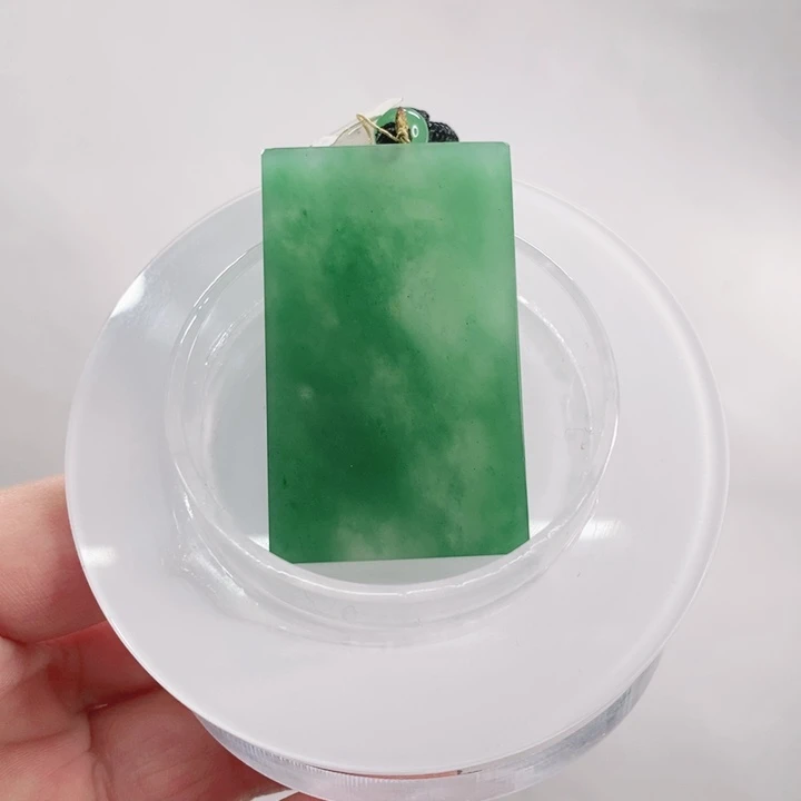 ****子石英质玉未镶嵌颈饰