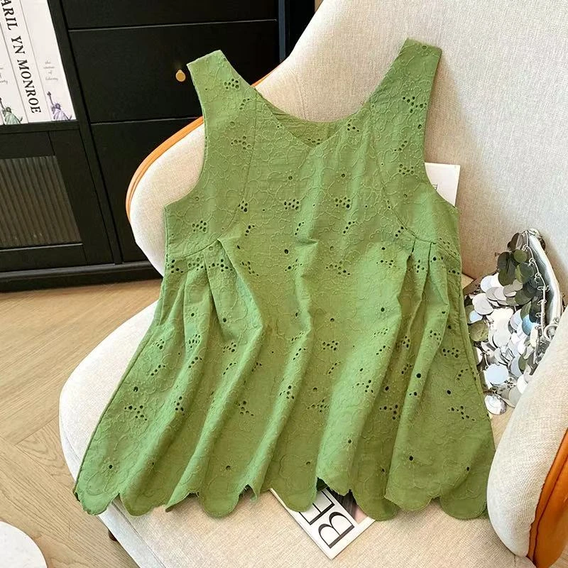 减龄镂空刺绣V领上衣女夏季2025新款百搭宽松花边不规则衬衫