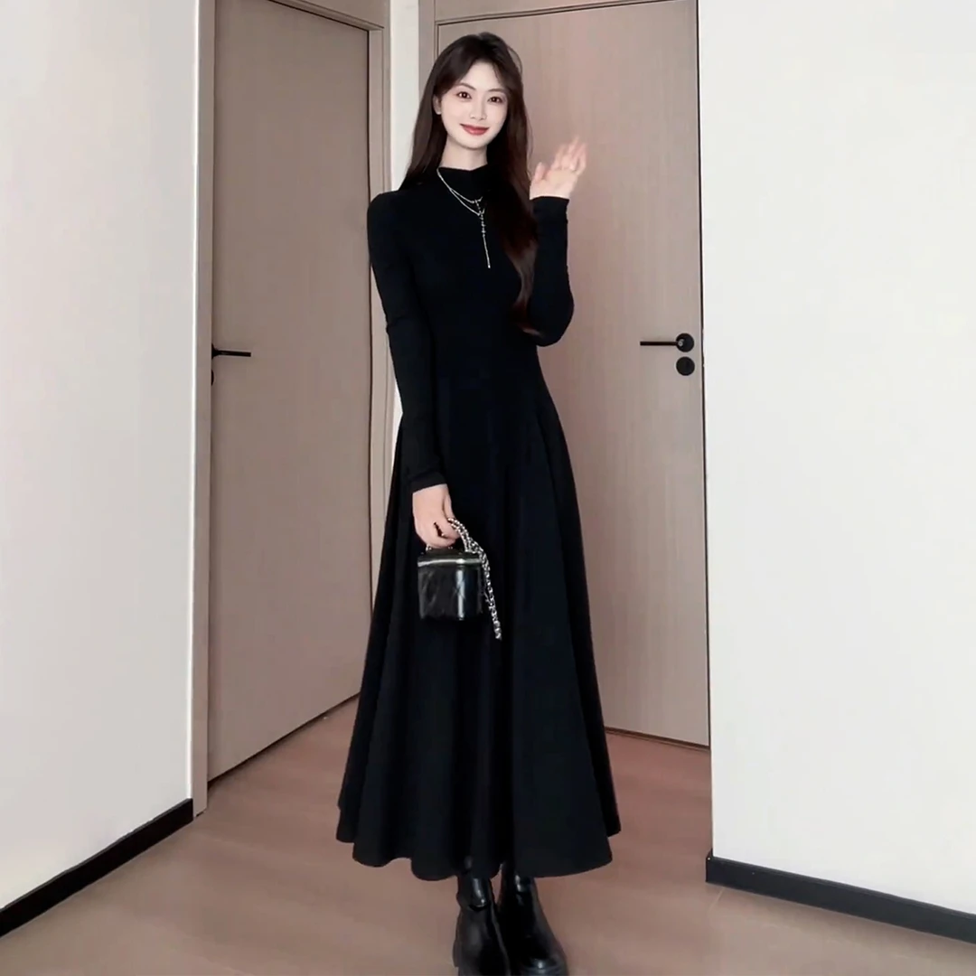 气质长袖黑色针织连衣裙子女秋冬季2025新款配大衣的内搭打底长裙