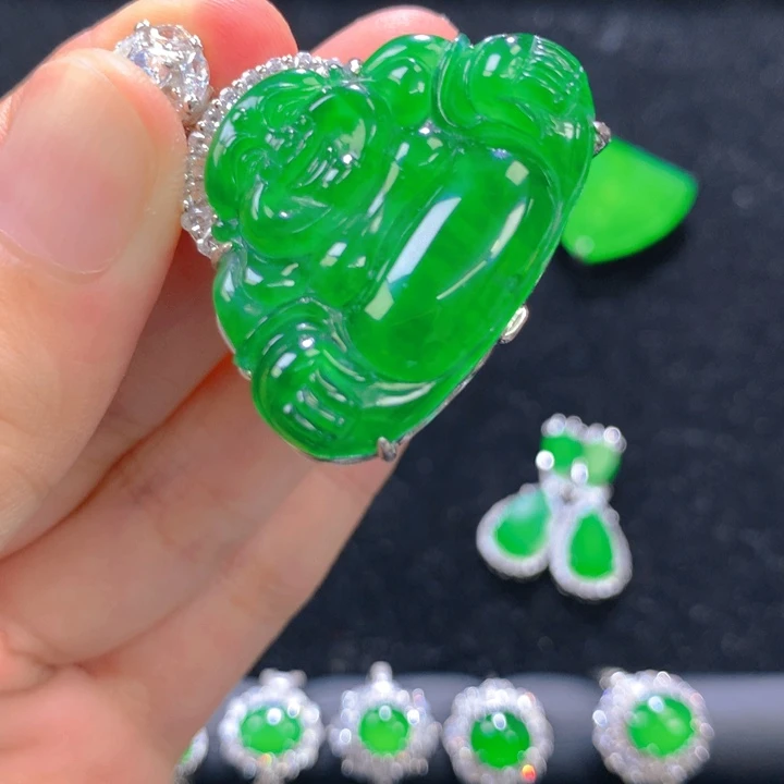 玲***妹翡翠银S925镶嵌颈饰一个