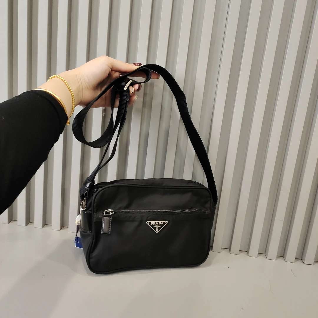95新 Prada/普拉达 兔兔奢欣欣/普拉达斜挎包/23034