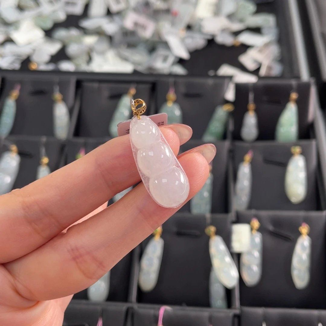 翡翠颈饰18K金镶嵌福豆