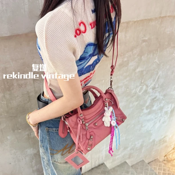95新 Balenciaga/巴黎世家 复燃精选/粉色citymini机车斜挎包