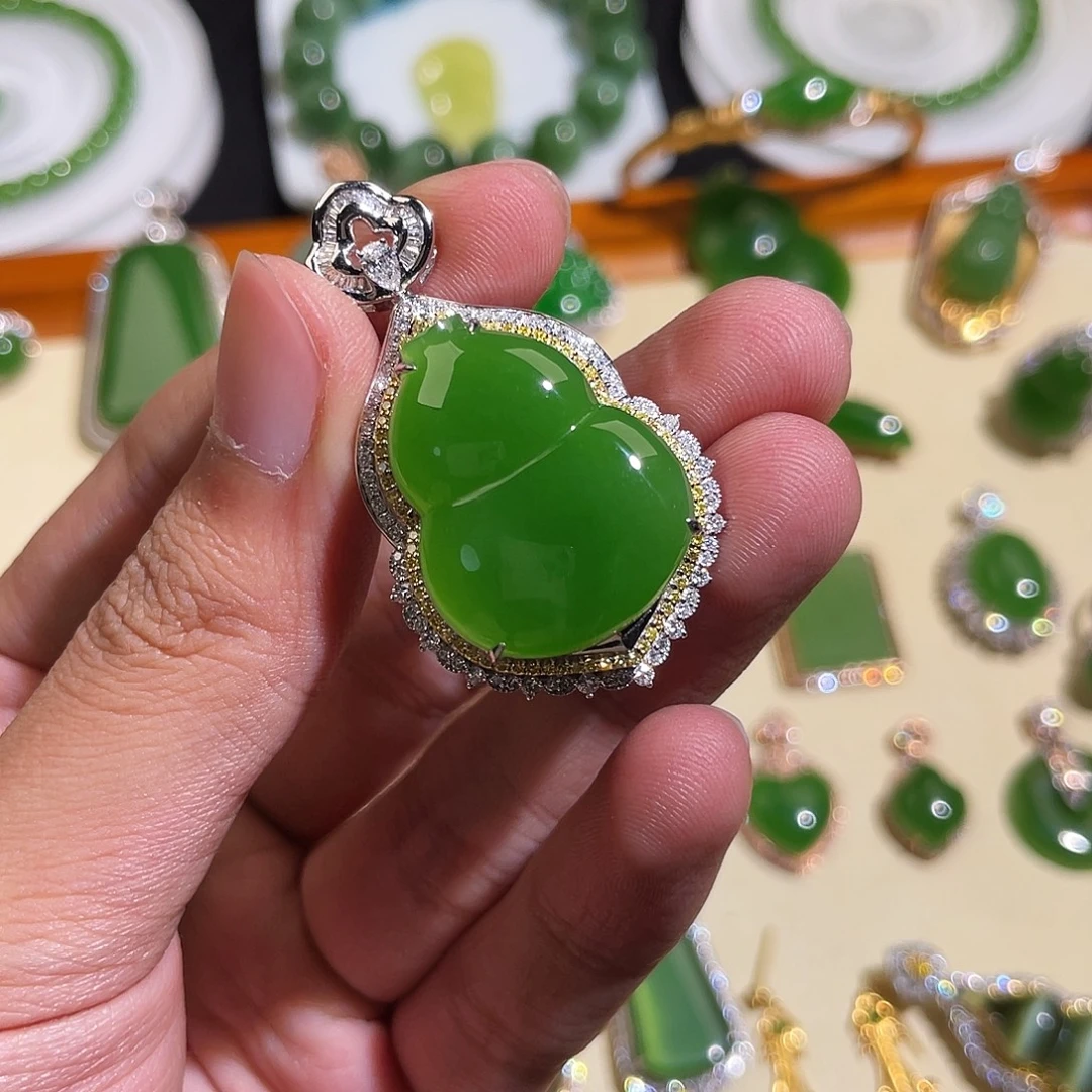 财***多和田玉银S925镶嵌颈饰