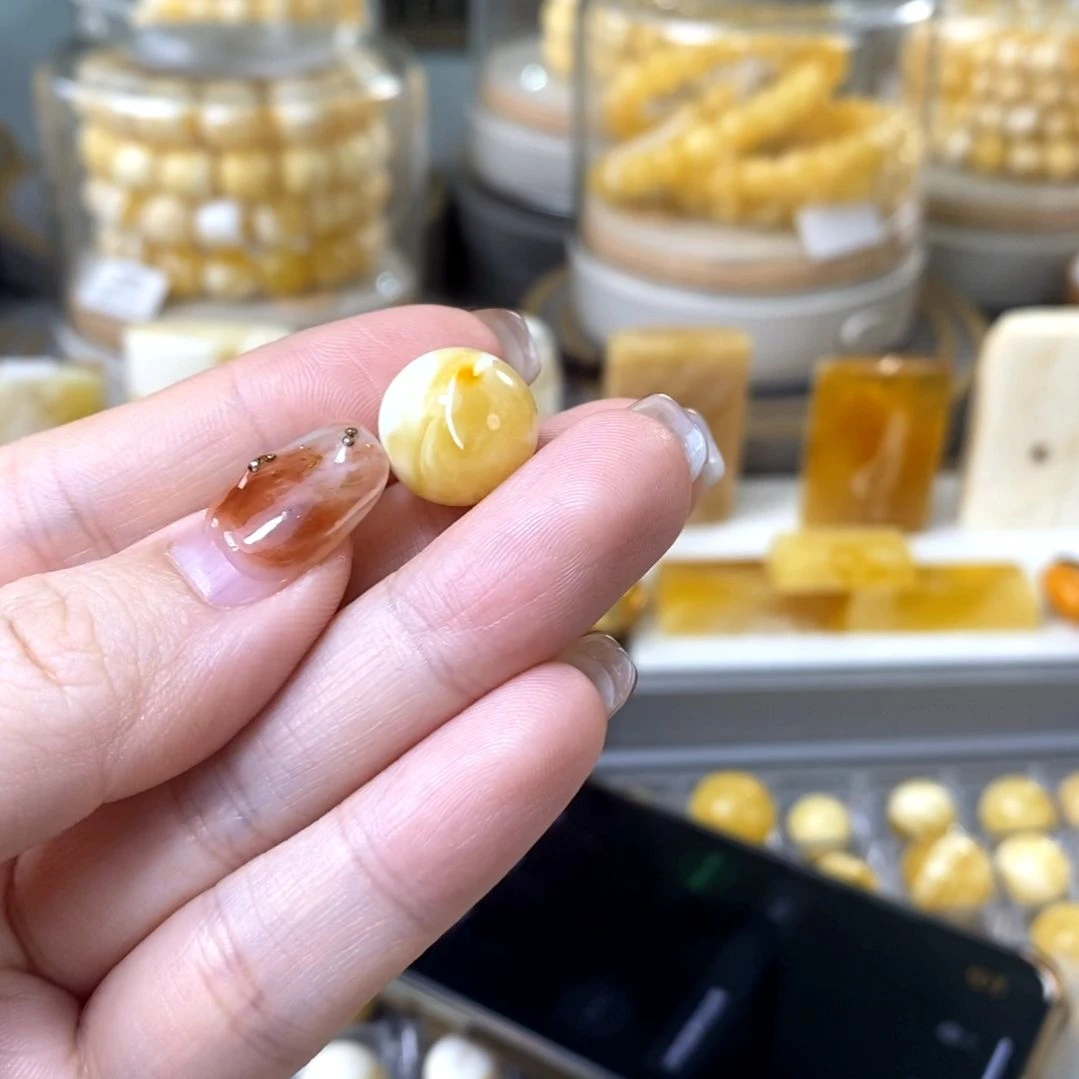 裸石琥珀未镶嵌X*13圆珠瑕疵