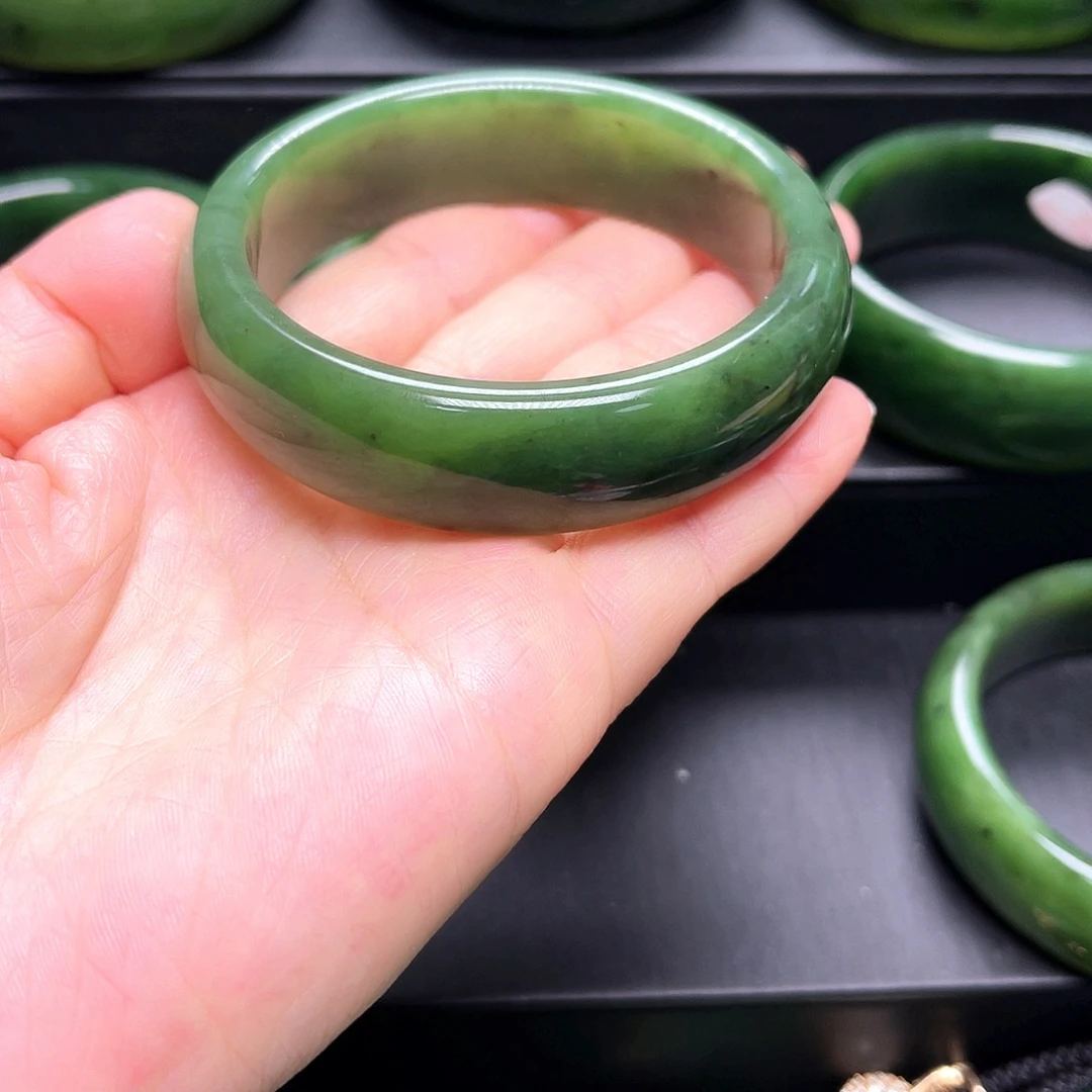 和田玉（碧玉）未镶嵌手镯
