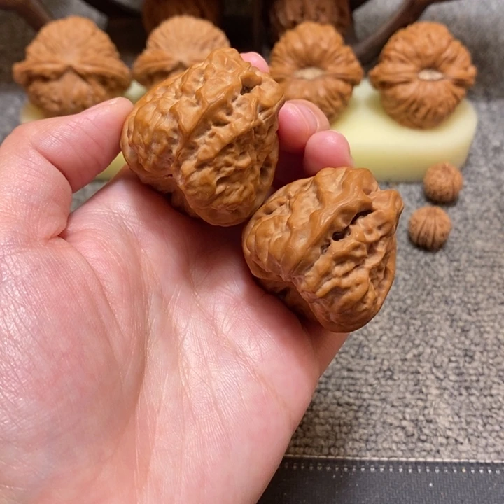 木质37蛤蟆头文玩核桃