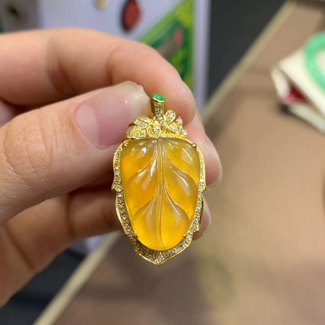 翡翠18K金镶嵌颈饰翡翠