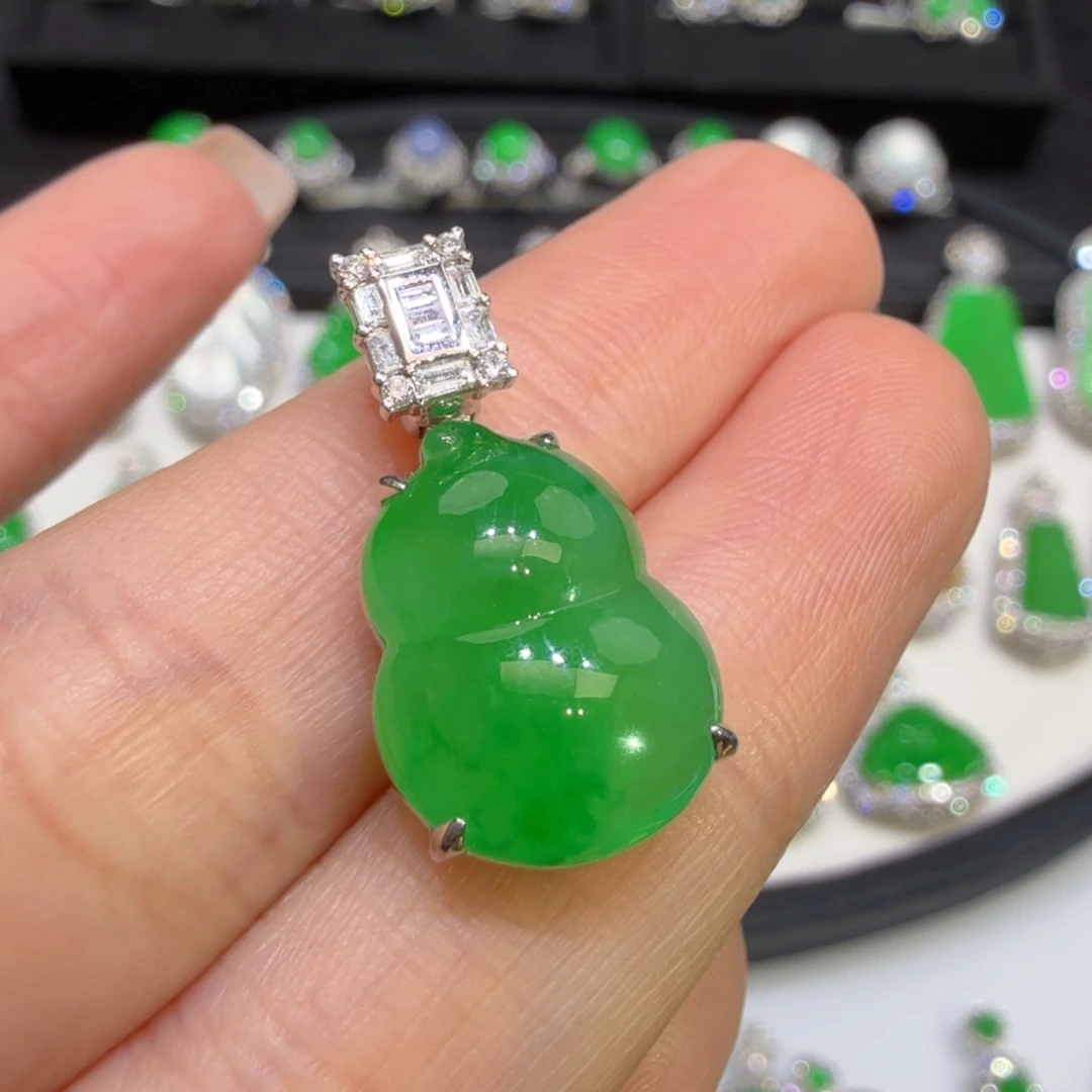 翡翠18K金镶嵌颈饰收到货48小时鉴赏期