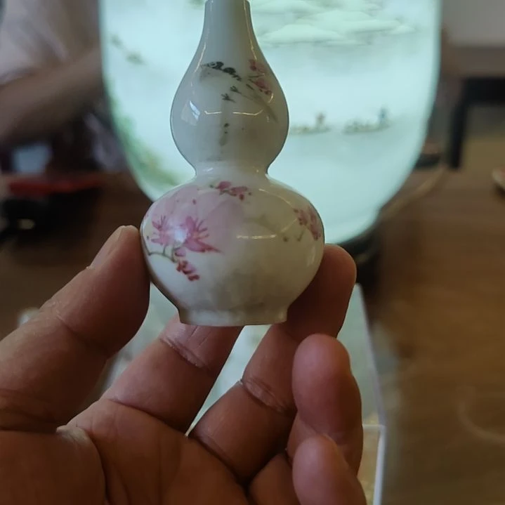 景德镇粉彩高白葫芦瓶