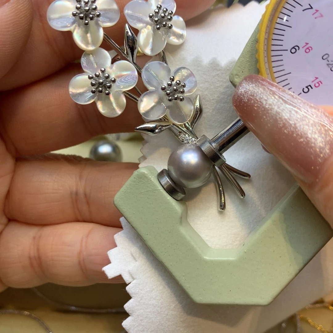 未镶嵌胸饰海水珍珠