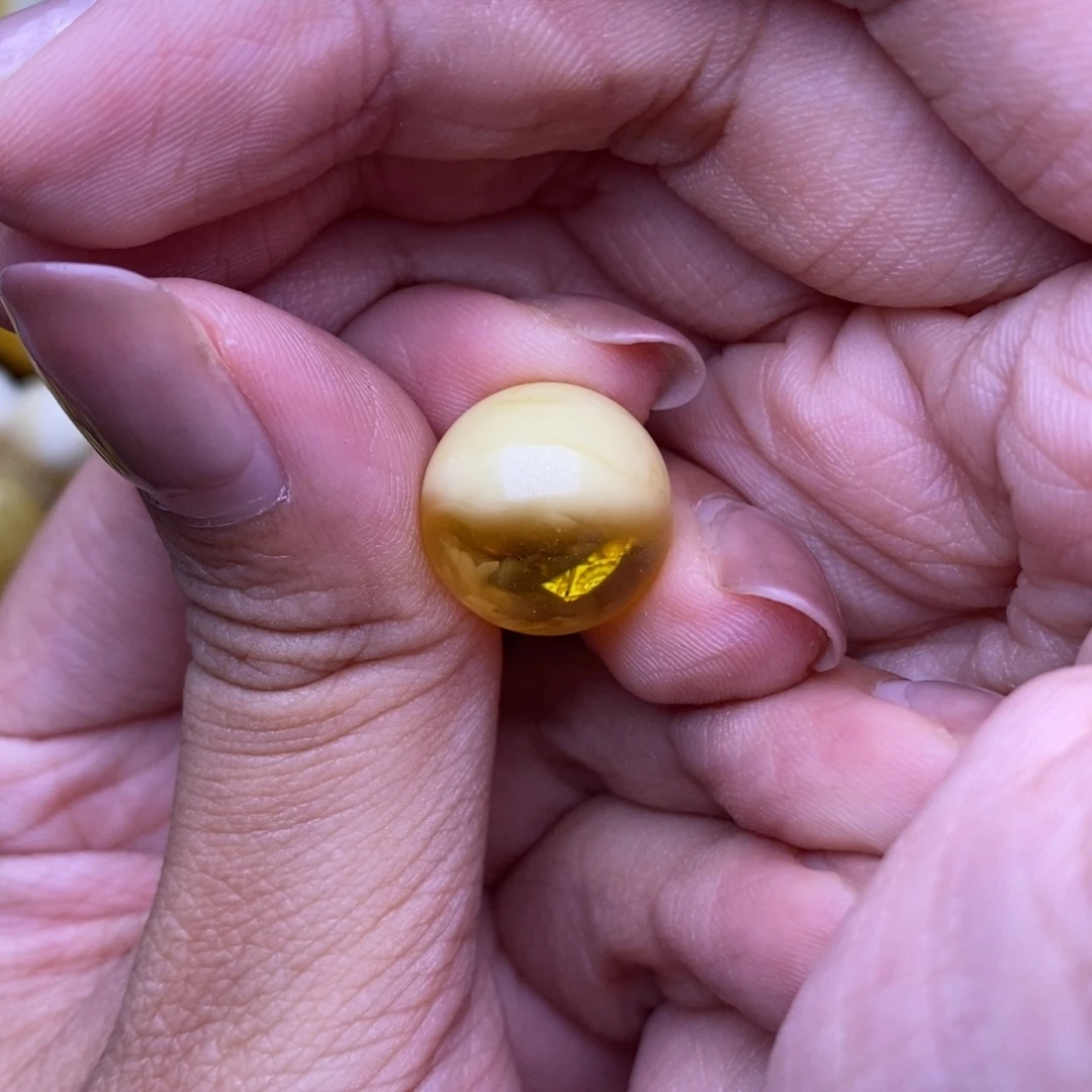 琥珀未镶嵌珠宝奇石333