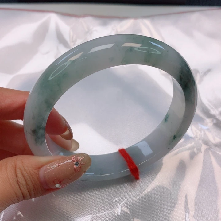 翡翠手镯未镶嵌60圈