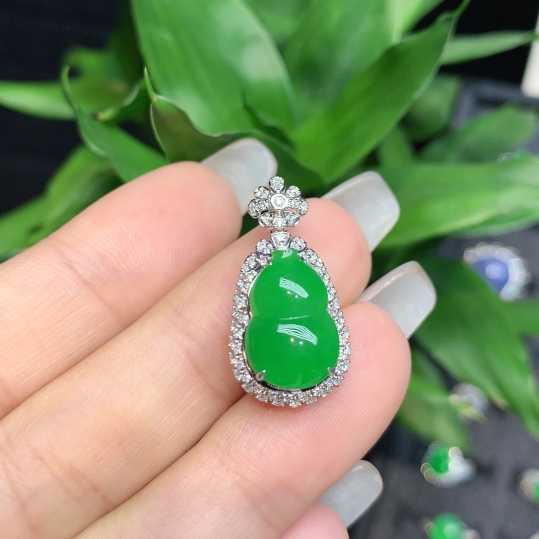 翡翠18K金镶嵌颈饰