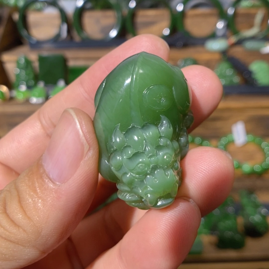 【闪购商品】吊坠(不含链)未镶嵌和田玉俄料绿猫眼貔貅 25克