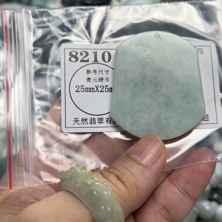 翡翠未镶嵌颈饰8210