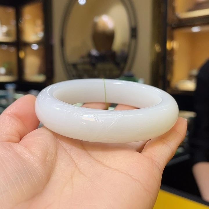 未镶嵌手镯和田玉56.8#78.66g